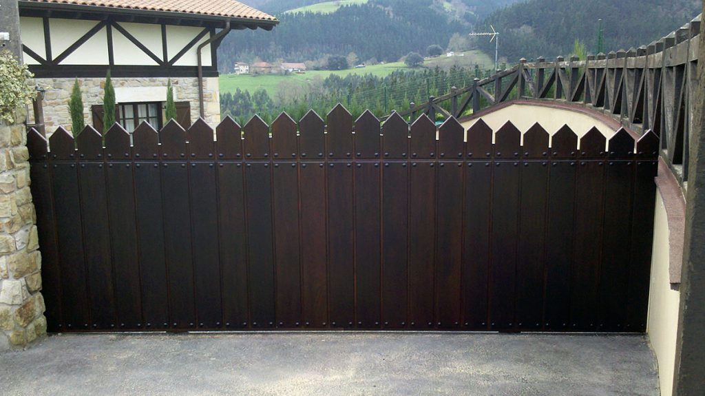 Carpinteria iberre obra nueva porton vehiculos
